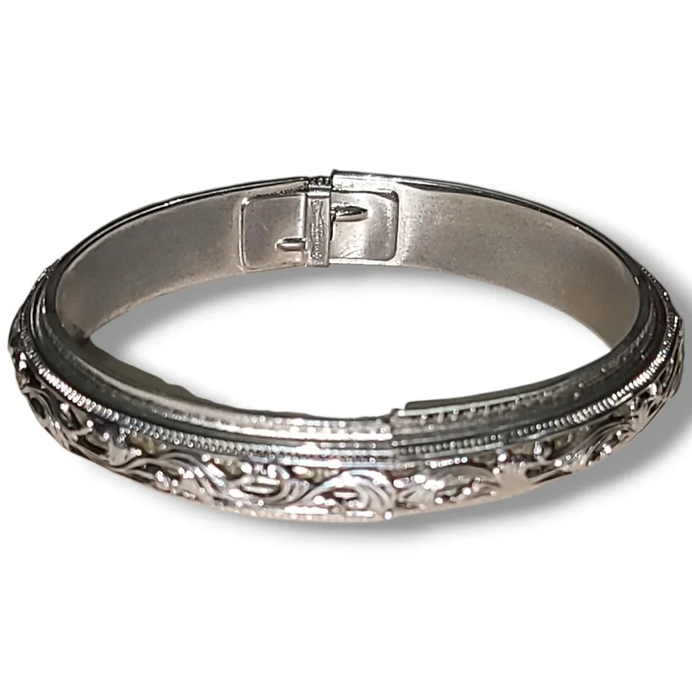 Vintage Whiting & Davis Silver Tone Ornate Repousse Floral Clamper Bracelet 7